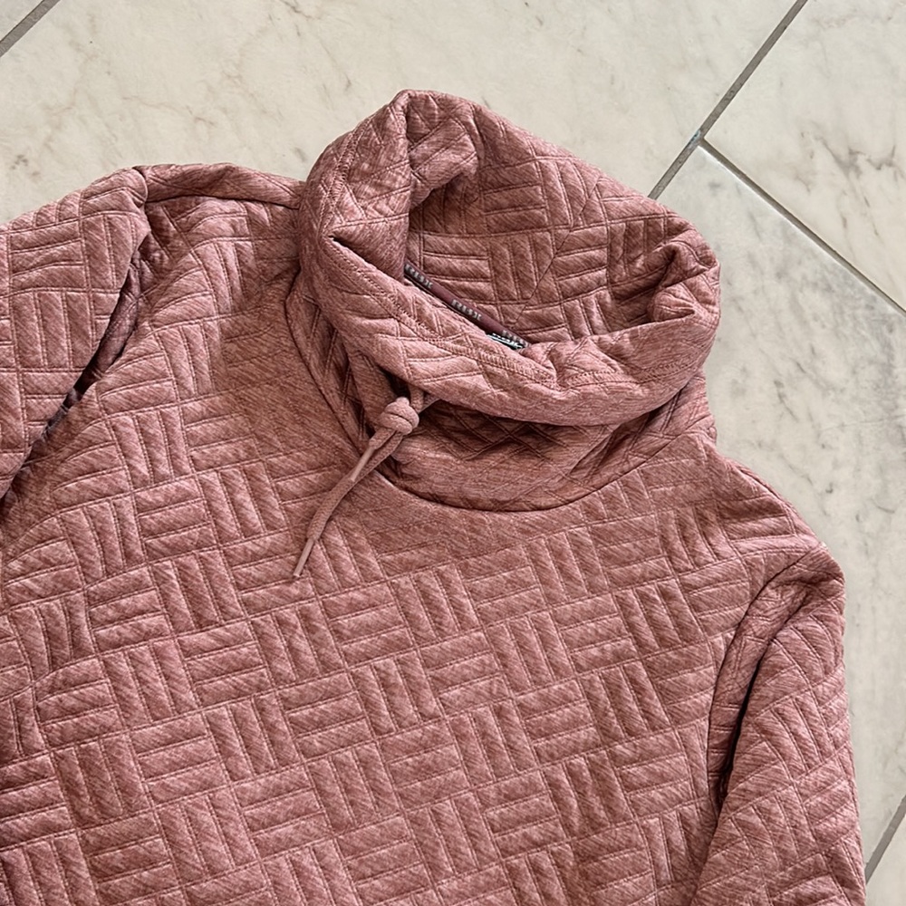 Pink pull over with pockets - Picture 2 of 3